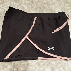 Under Armour HeatGear athletic shorts. Interior panty. Size L